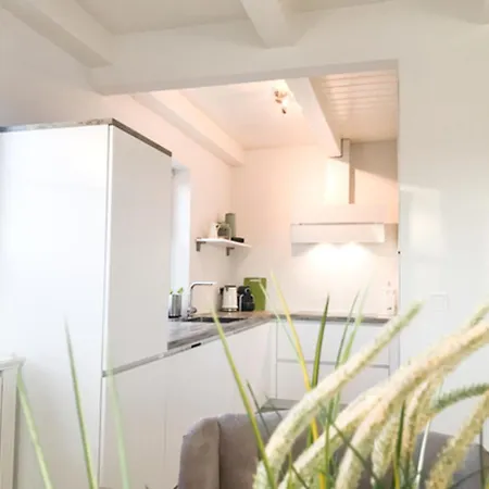 Semesterbostad Lütten Bratappel *